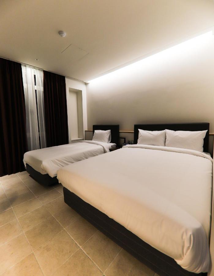 Le Hotel